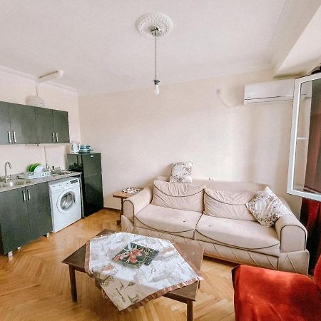 Naira Apartment บาทูมิ ภายนอก รูปภาพ