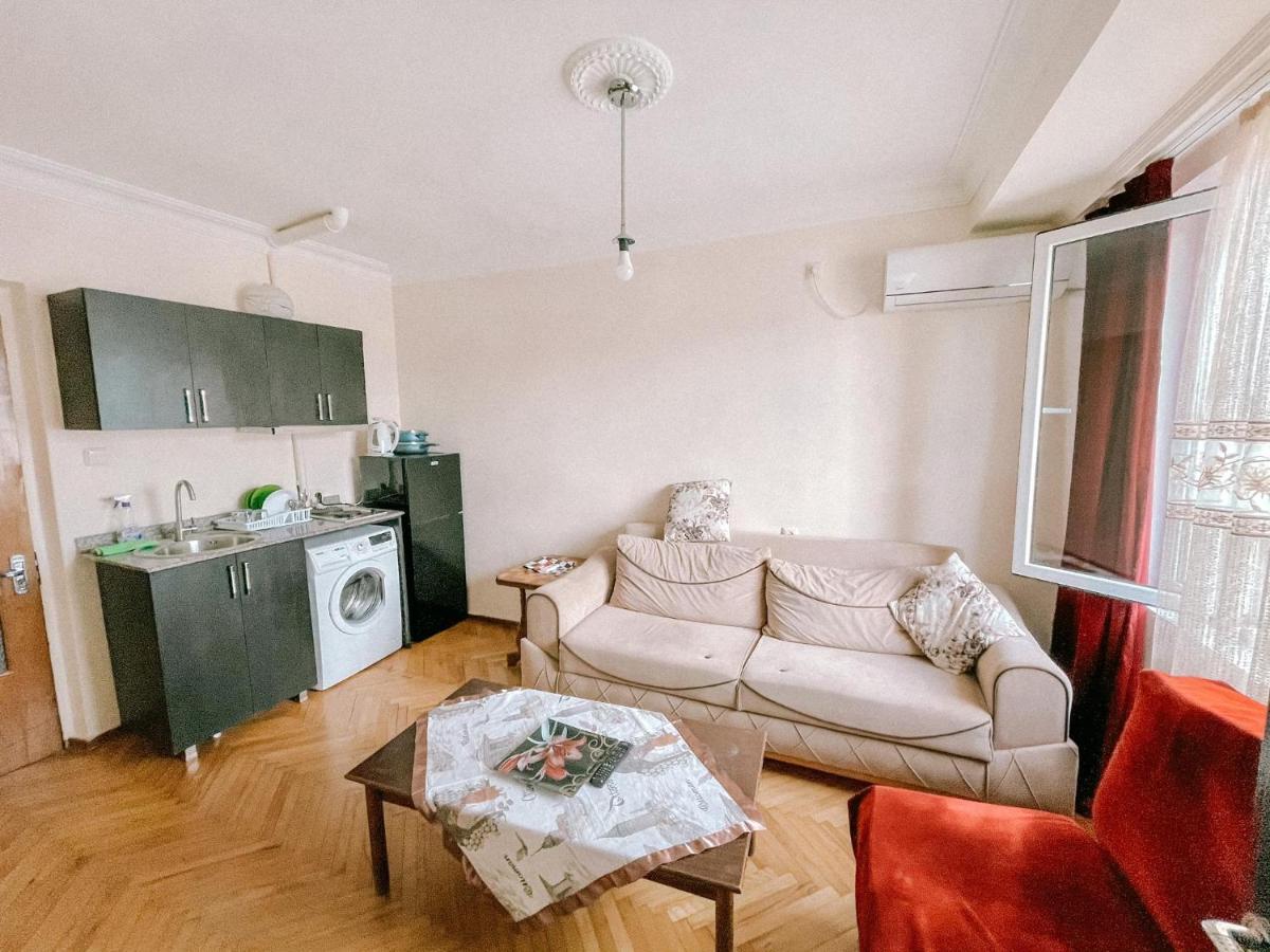 Naira Apartment บาทูมิ ภายนอก รูปภาพ