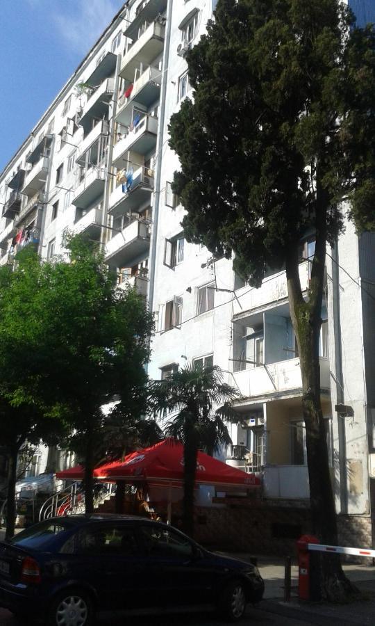 Naira Apartment บาทูมิ ภายนอก รูปภาพ