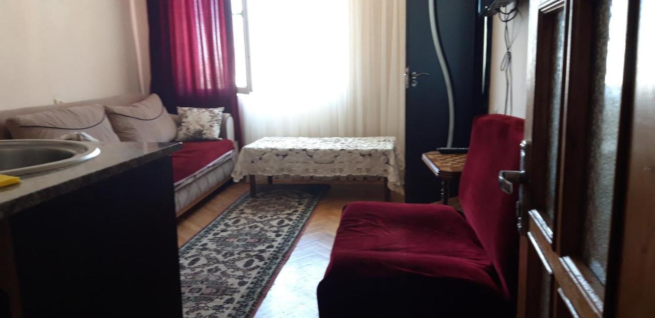 Naira Apartment บาทูมิ ภายนอก รูปภาพ
